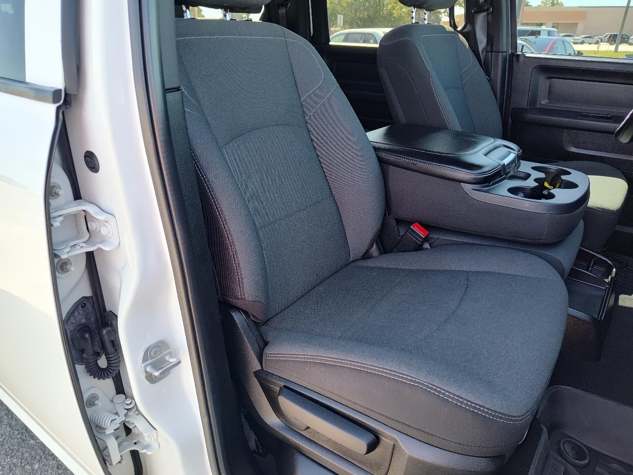 RAM 3500 Tradesman 4x4 Crew Cab 8' Box 2024