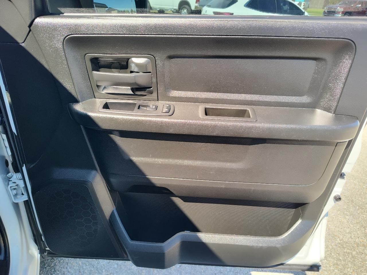 RAM 3500 Tradesman 4x4 Crew Cab 8' Box 2024