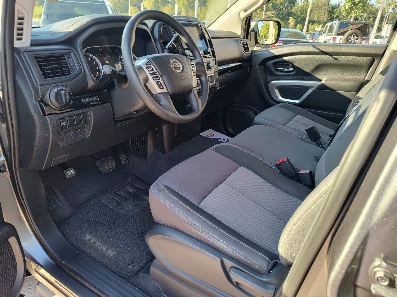 Nissan Titan 4x2 Crew Cab SV 2022