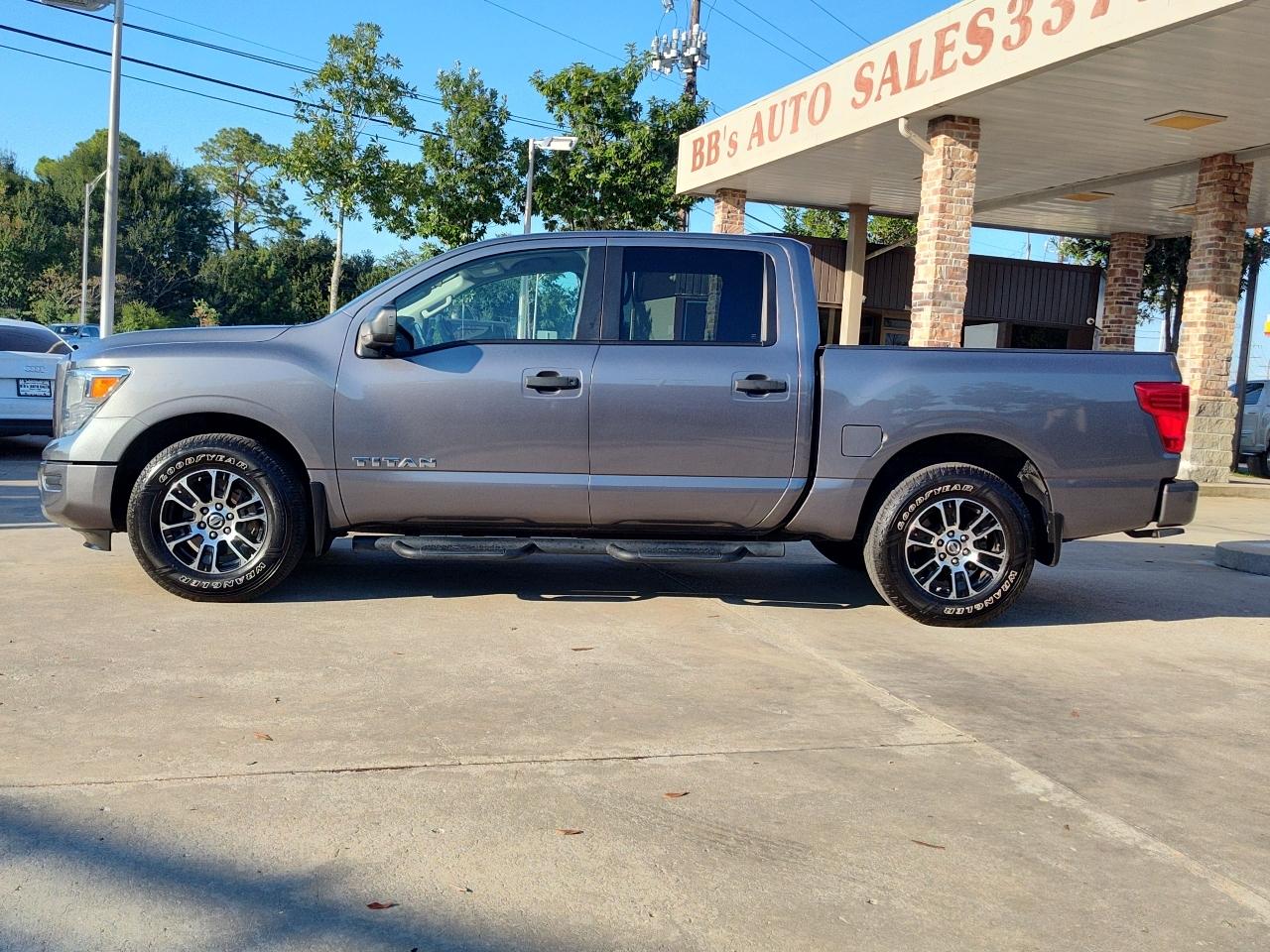 Nissan Titan 4x2 Crew Cab SV 2022