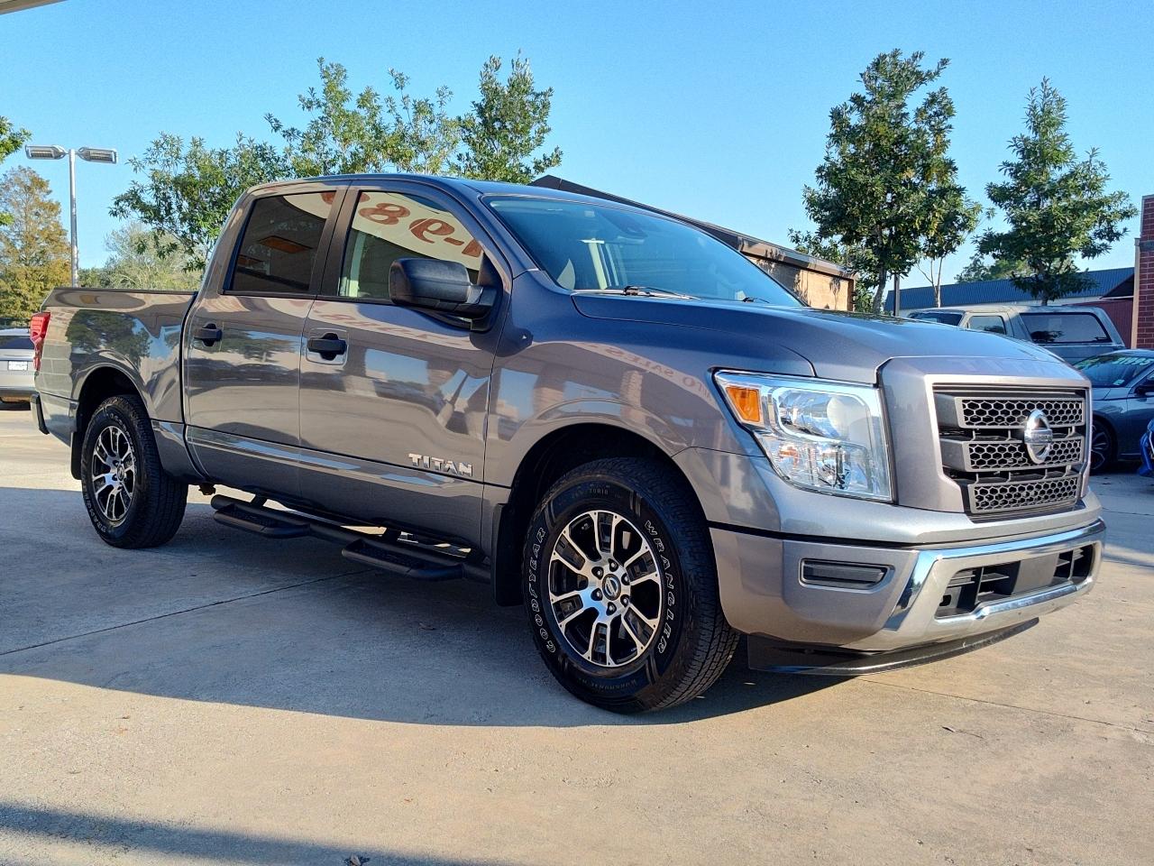 Nissan Titan 4x2 Crew Cab SV 2022