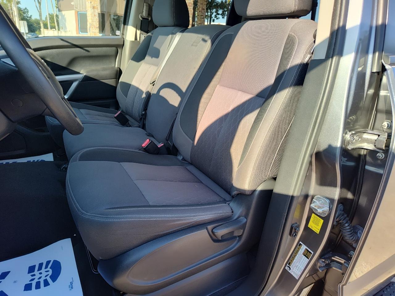 Nissan Titan 4x2 Crew Cab SV 2022