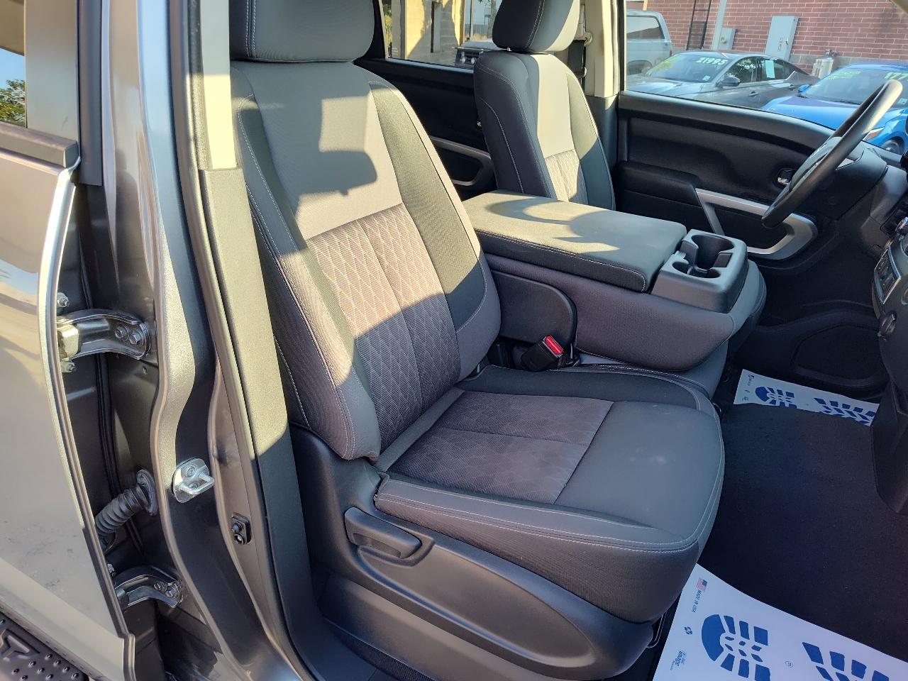 Nissan Titan 4x2 Crew Cab SV 2022