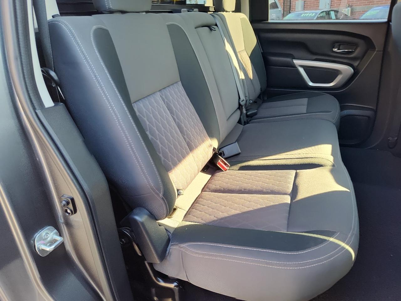 Nissan Titan 4x2 Crew Cab SV 2022
