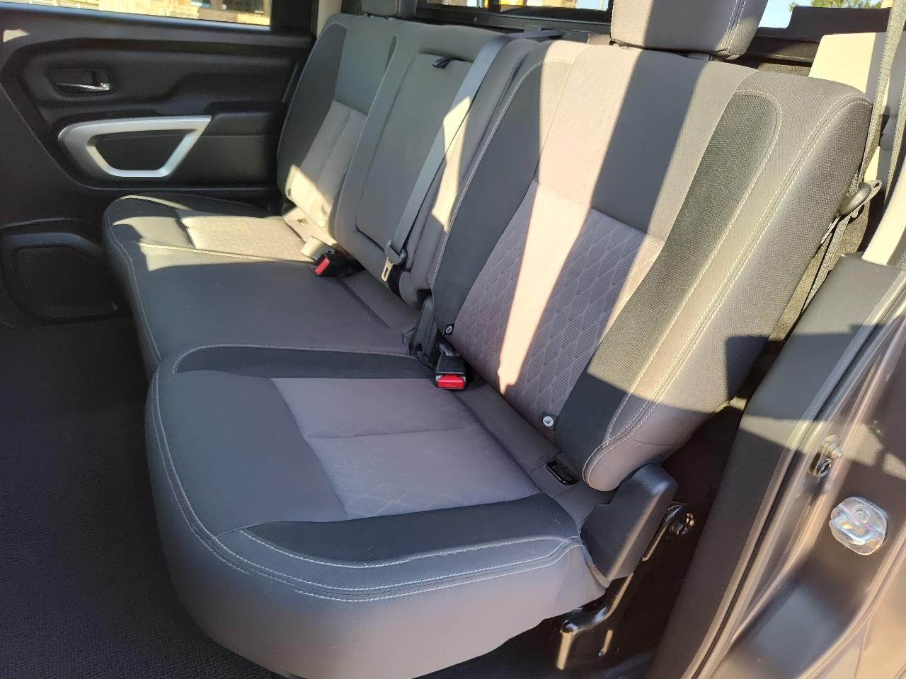 Nissan Titan 4x2 Crew Cab SV 2022