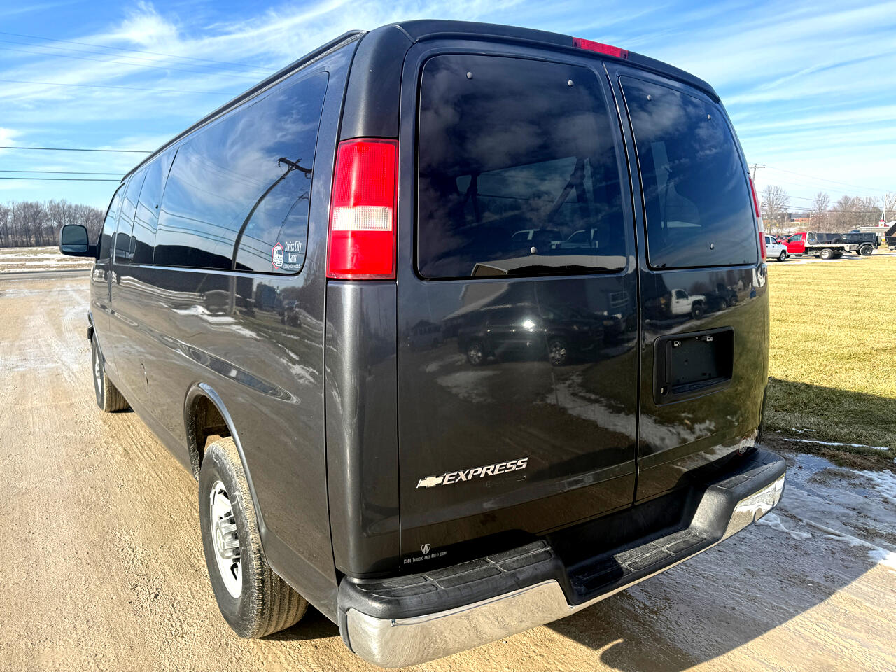 Chevrolet Express Passenger RWD 3500 155" LT w/1LT 2016