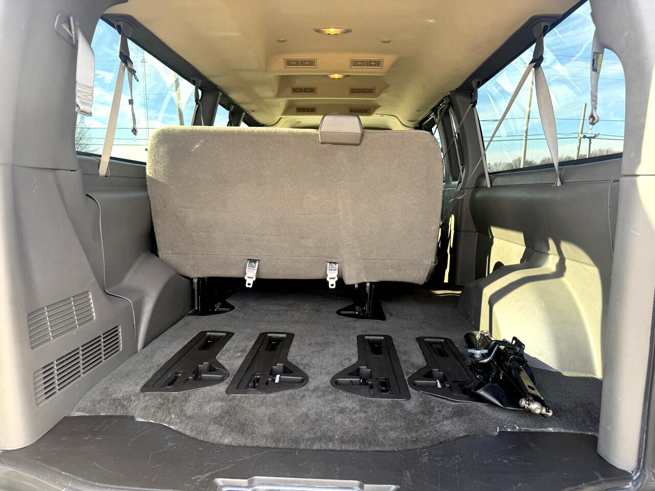 Chevrolet Express Passenger RWD 3500 155" LT w/1LT 2016