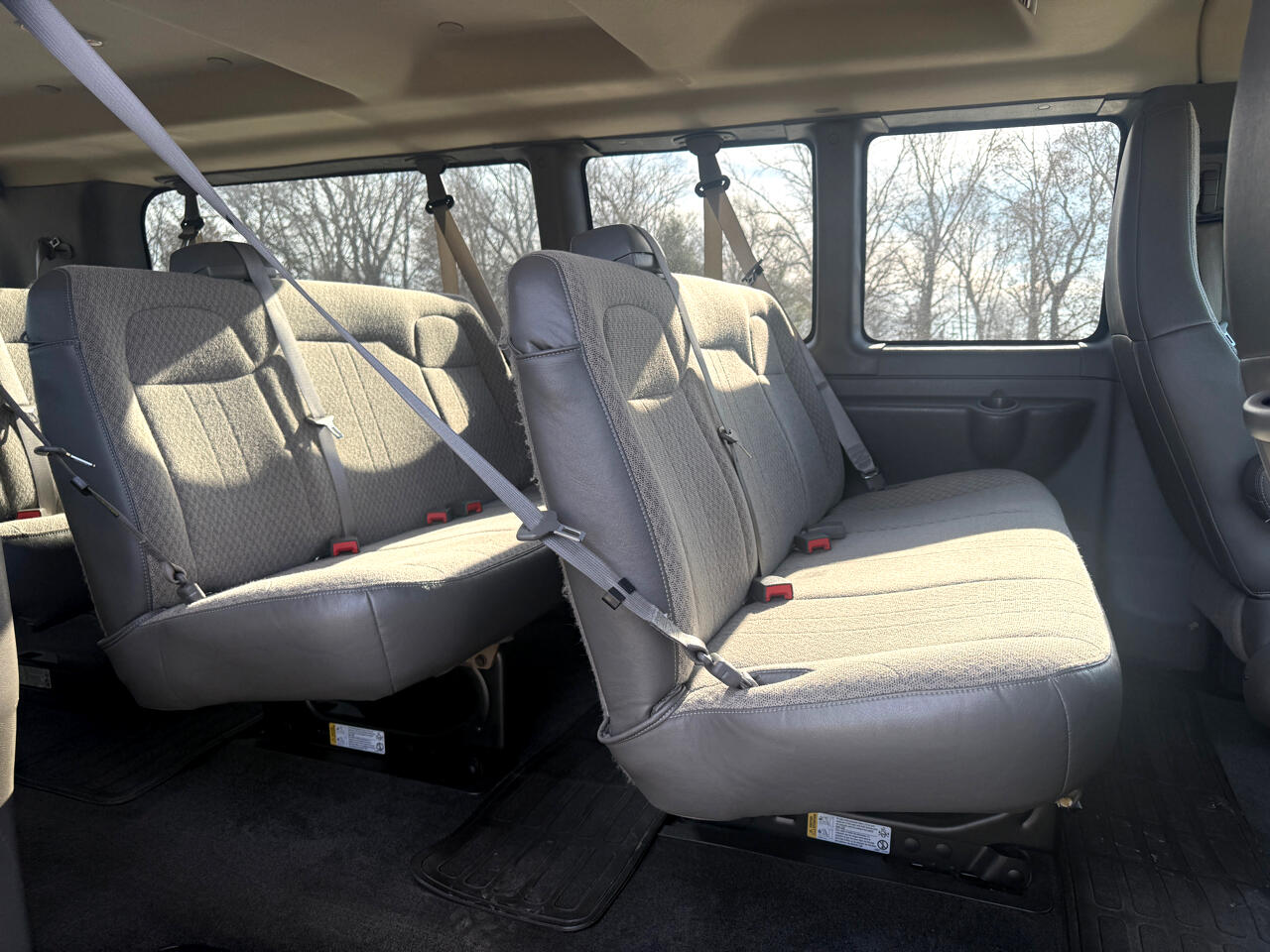 Chevrolet Express Passenger RWD 3500 155" LT w/1LT 2016