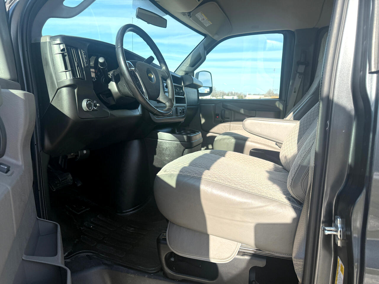 Chevrolet Express Passenger RWD 3500 155" LT w/1LT 2016