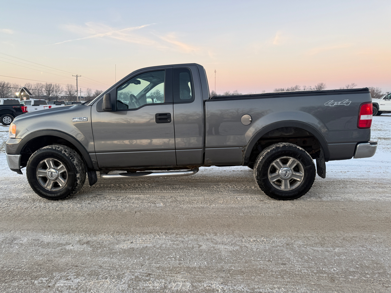 Ford F-150 4WD Reg Cab 145" XLT w/Midbox Prep 2005