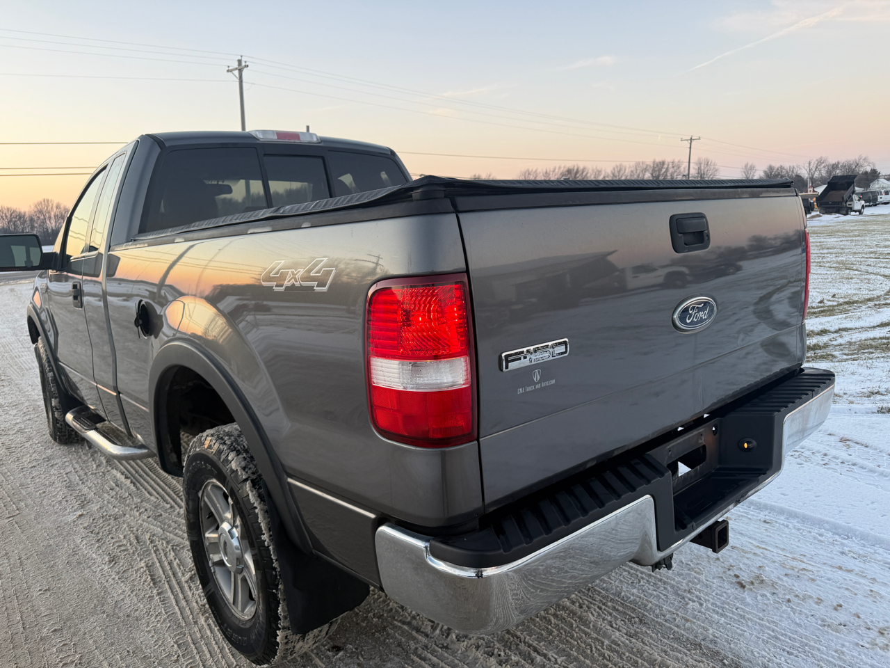 Ford F-150 4WD Reg Cab 145" XLT w/Midbox Prep 2005