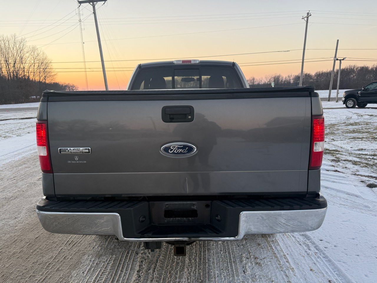 Ford F-150 4WD Reg Cab 145" XLT w/Midbox Prep 2005