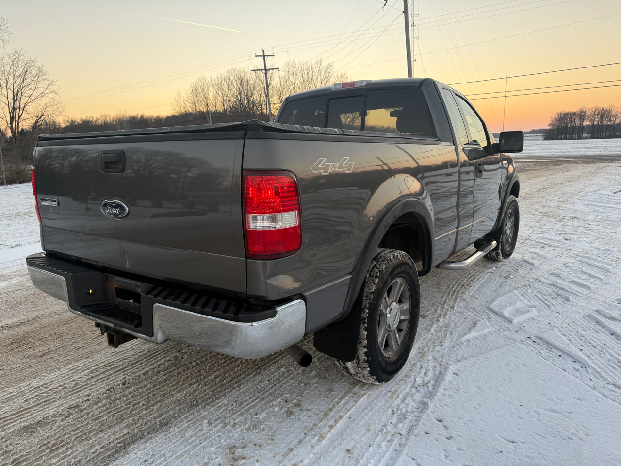 Ford F-150 4WD Reg Cab 145" XLT w/Midbox Prep 2005