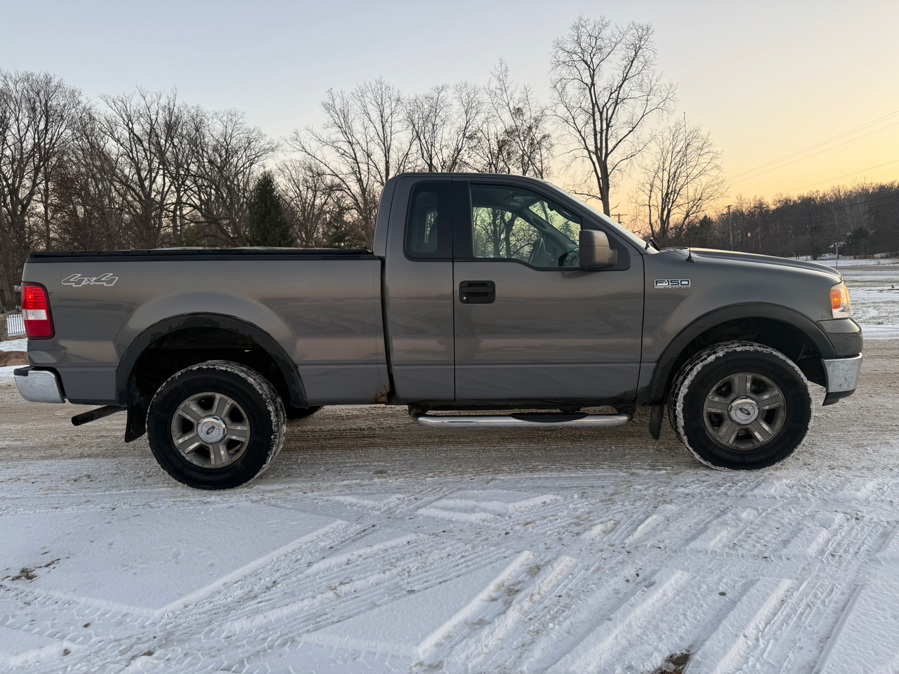 Ford F-150 4WD Reg Cab 145" XLT w/Midbox Prep 2005