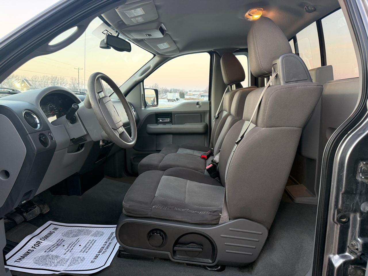 Ford F-150 4WD Reg Cab 145" XLT w/Midbox Prep 2005