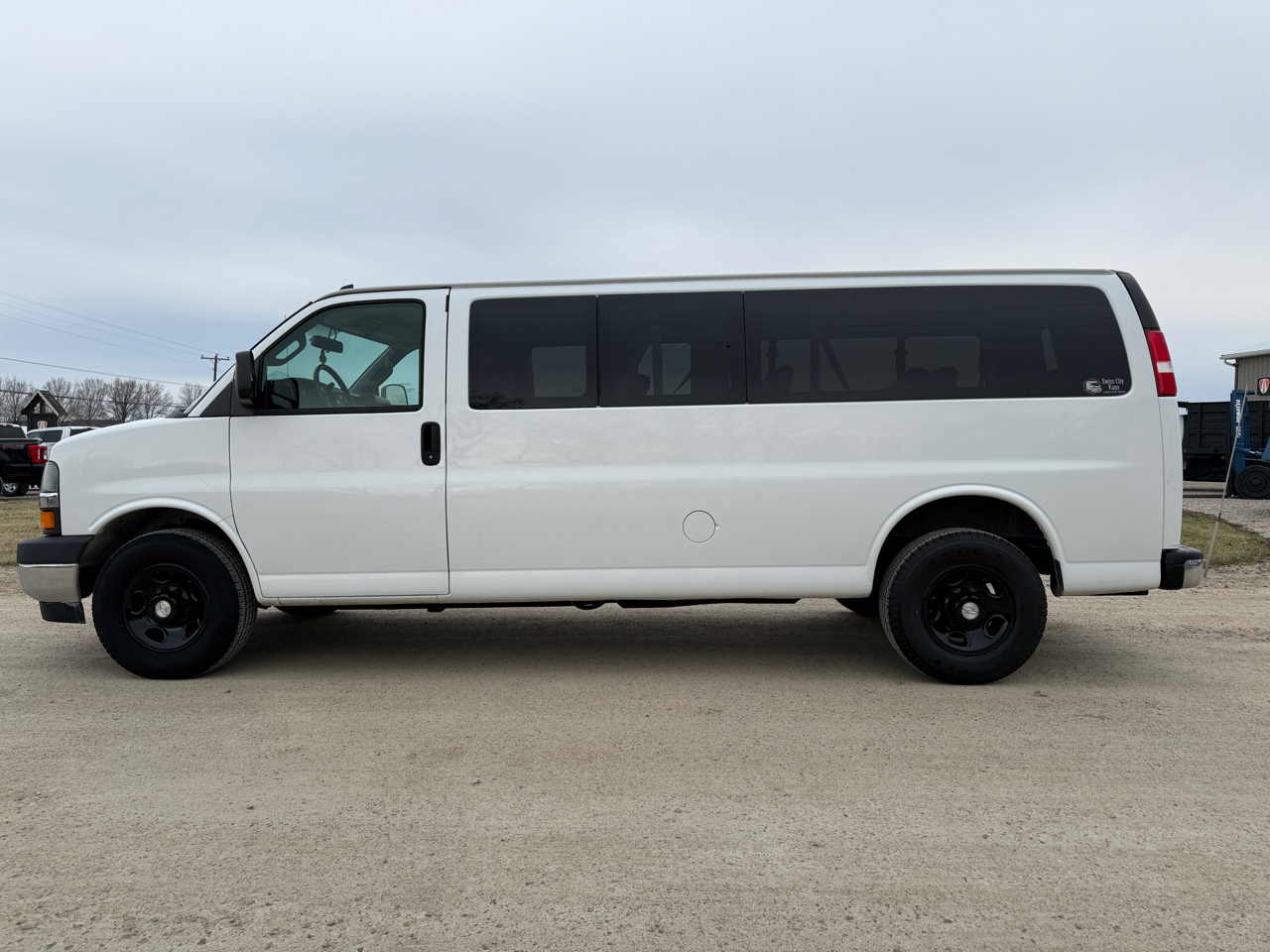 Chevrolet Express Passenger RWD 3500 155" LT w/1LT 2017
