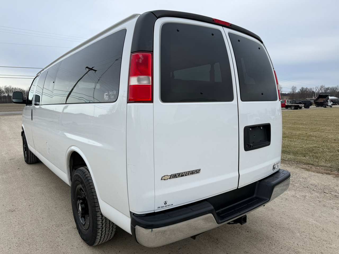 Chevrolet Express Passenger RWD 3500 155" LT w/1LT 2017