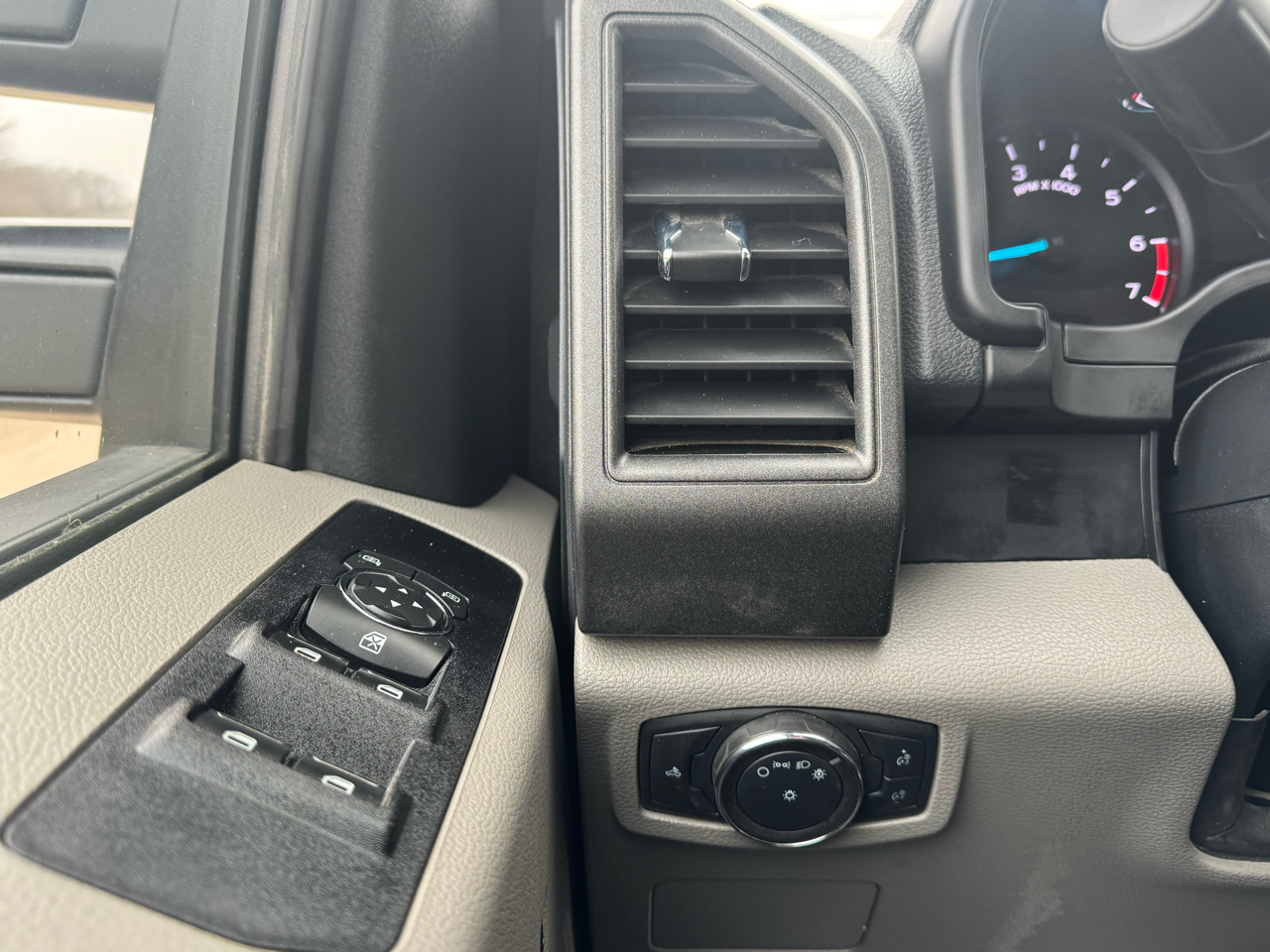 Ford Super Duty F-250 SRW 2WD SuperCab 158" XLT 2022