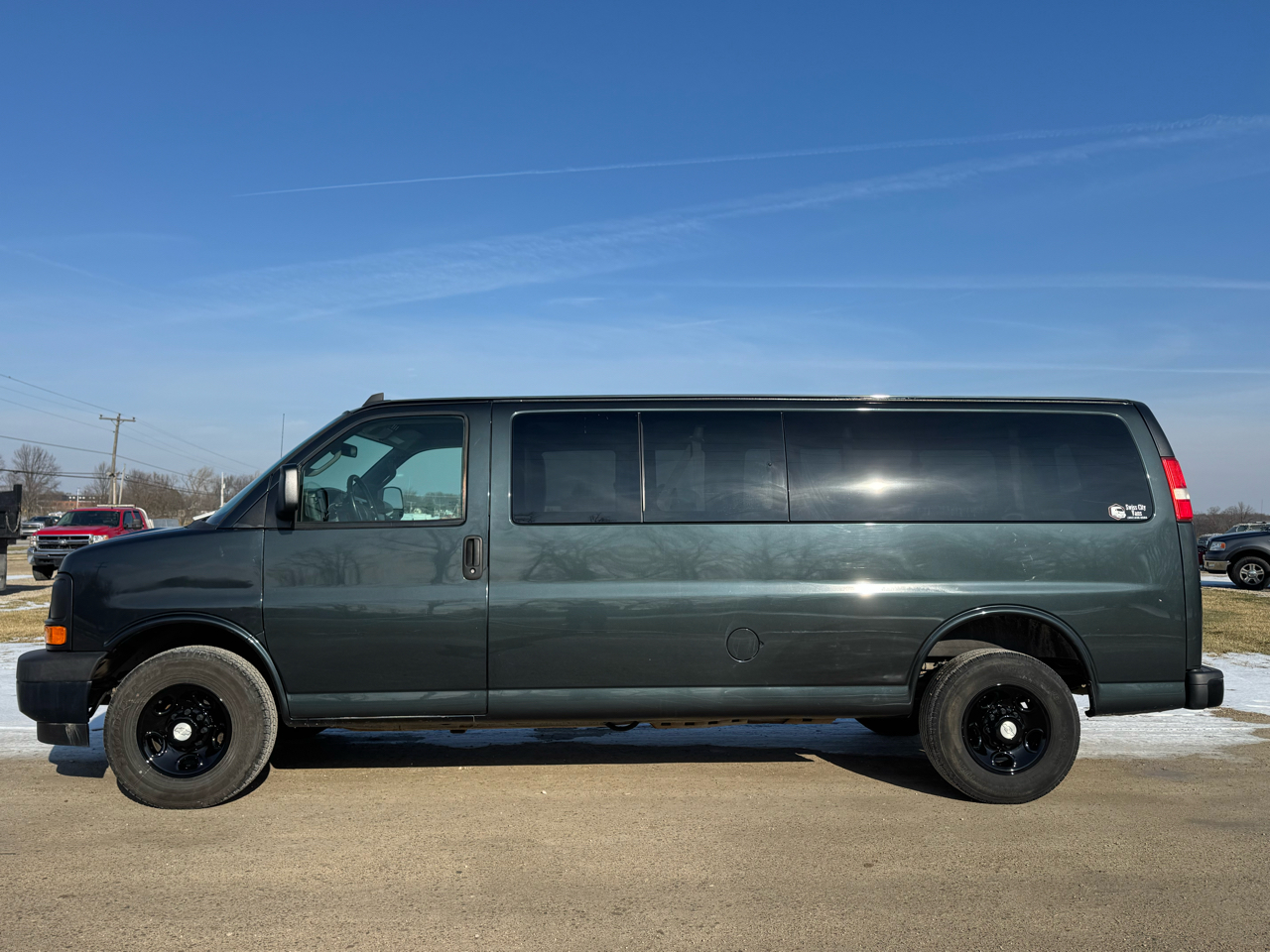 Chevrolet Express Passenger RWD 3500 155" LS w/1LS 2017