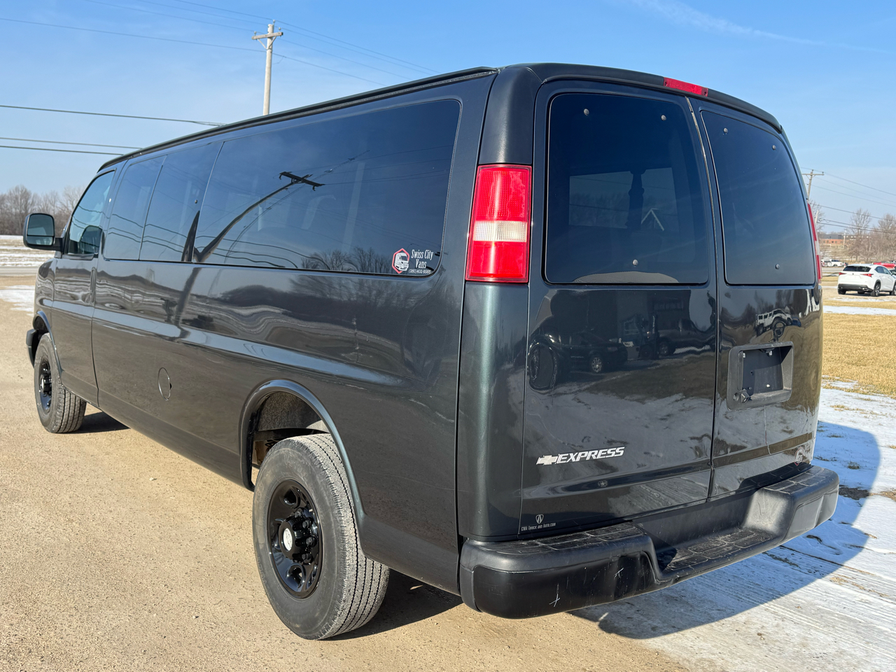 Chevrolet Express Passenger RWD 3500 155" LS w/1LS 2017