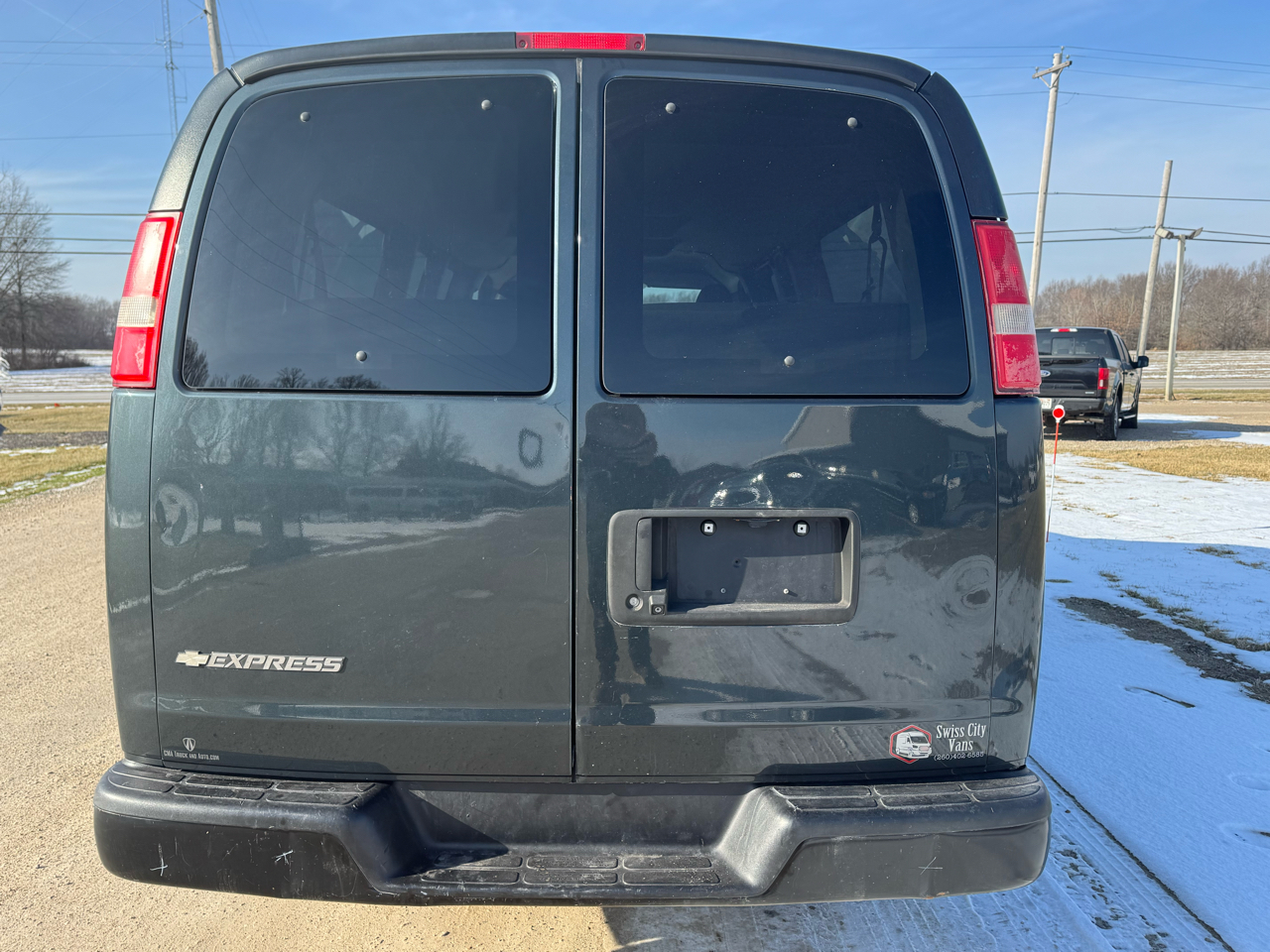 Chevrolet Express Passenger RWD 3500 155" LS w/1LS 2017