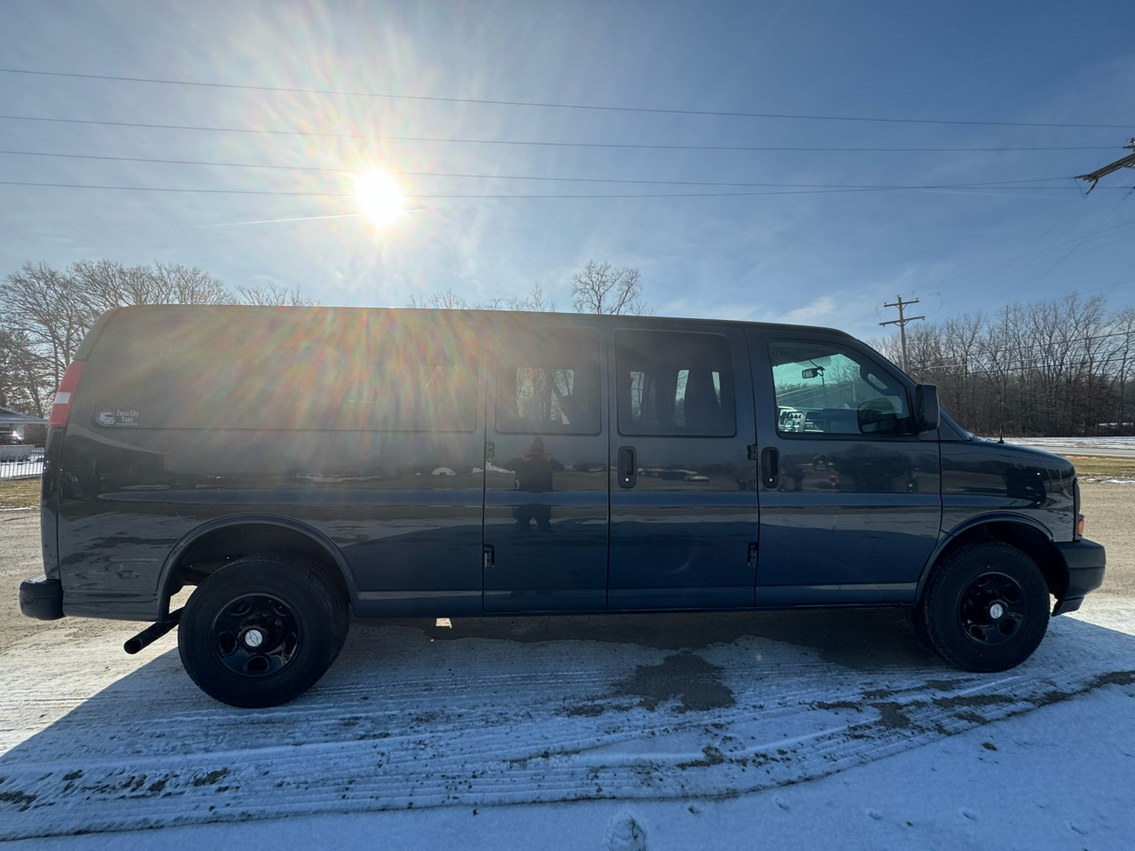 Chevrolet Express Passenger RWD 3500 155" LS w/1LS 2017