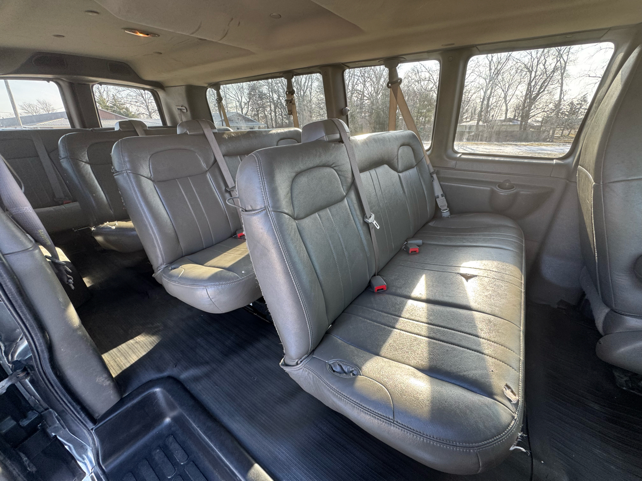 Chevrolet Express Passenger RWD 3500 155" LS w/1LS 2017