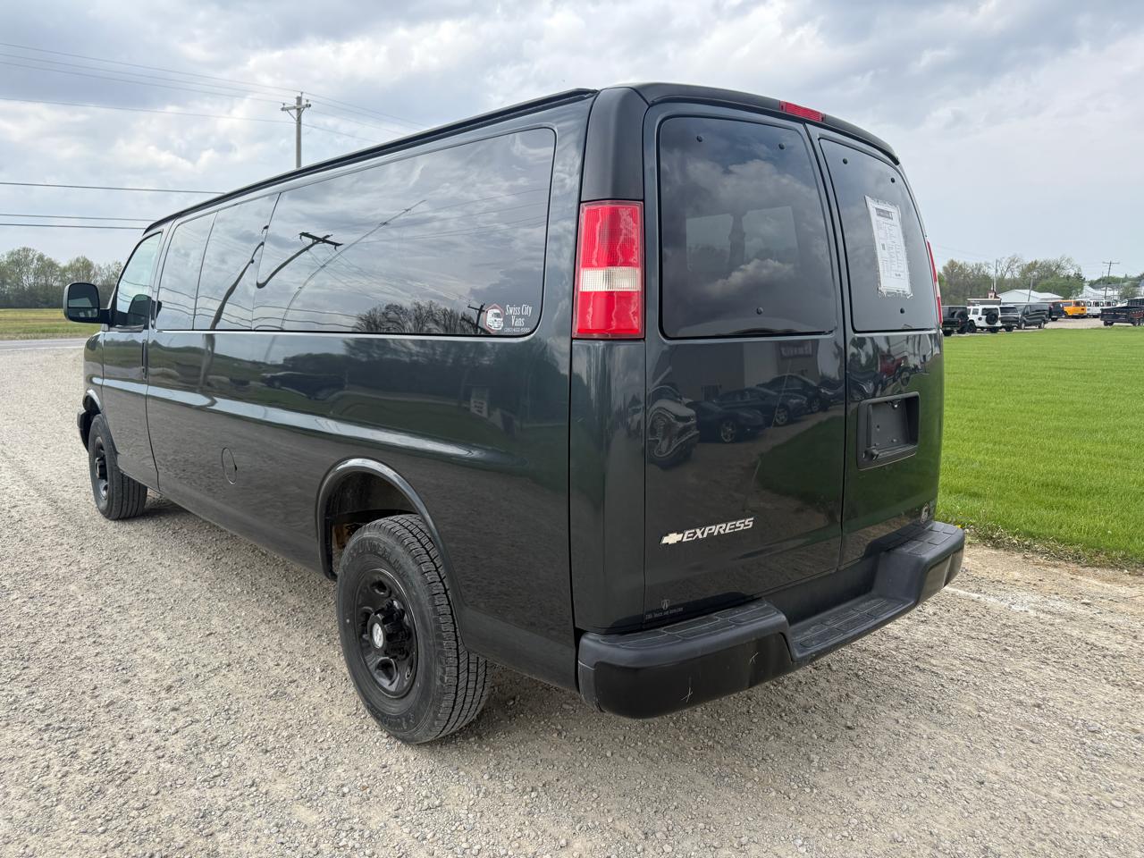 Chevrolet Express Passenger RWD 3500 155" LS w/1LS 2017