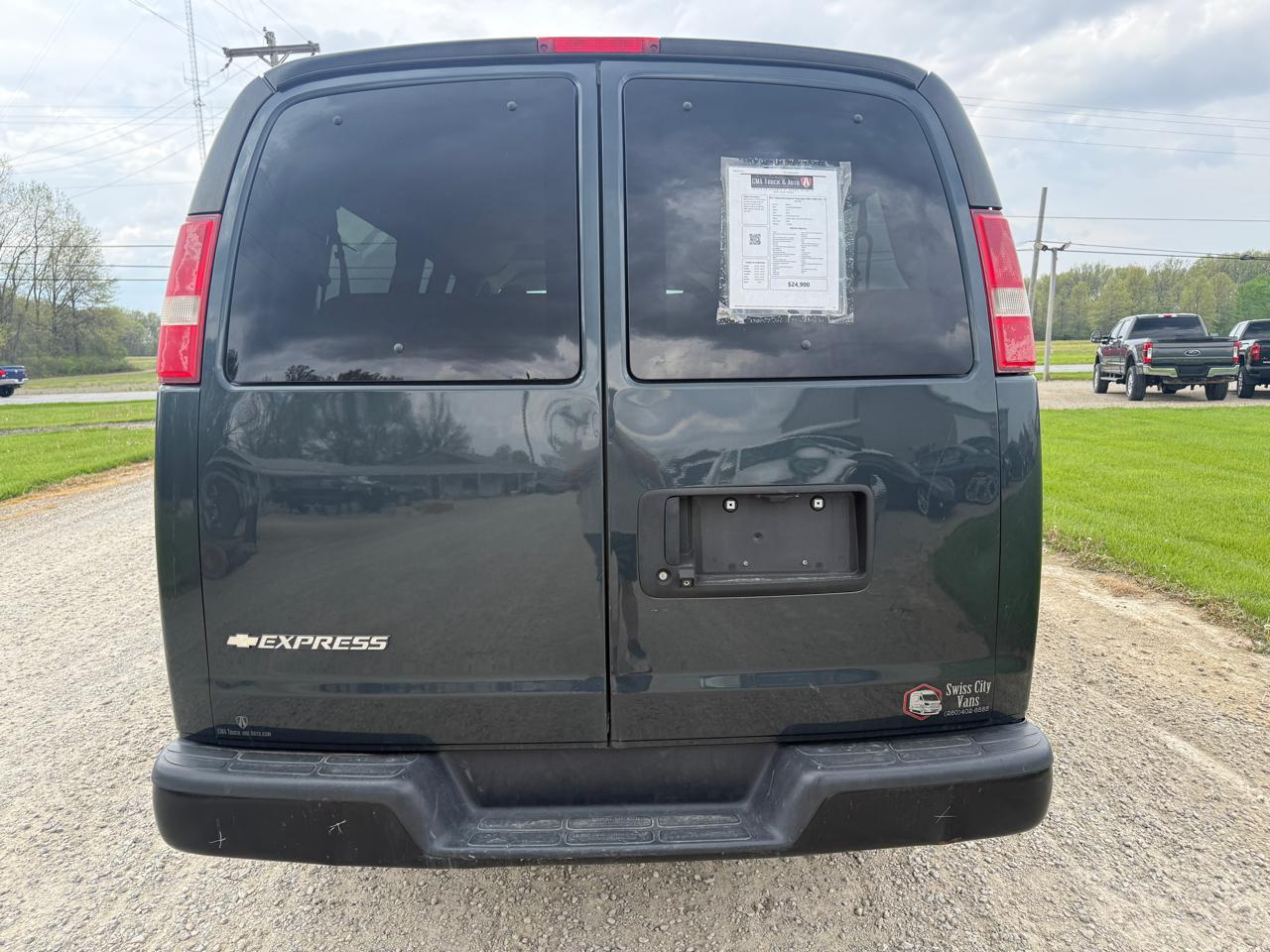 Chevrolet Express Passenger RWD 3500 155" LS w/1LS 2017