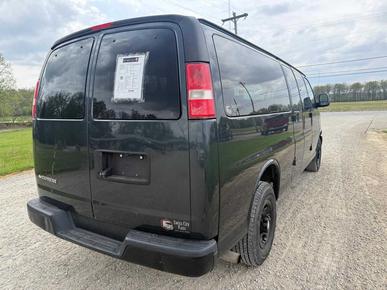 Chevrolet Express Passenger RWD 3500 155" LS w/1LS 2017