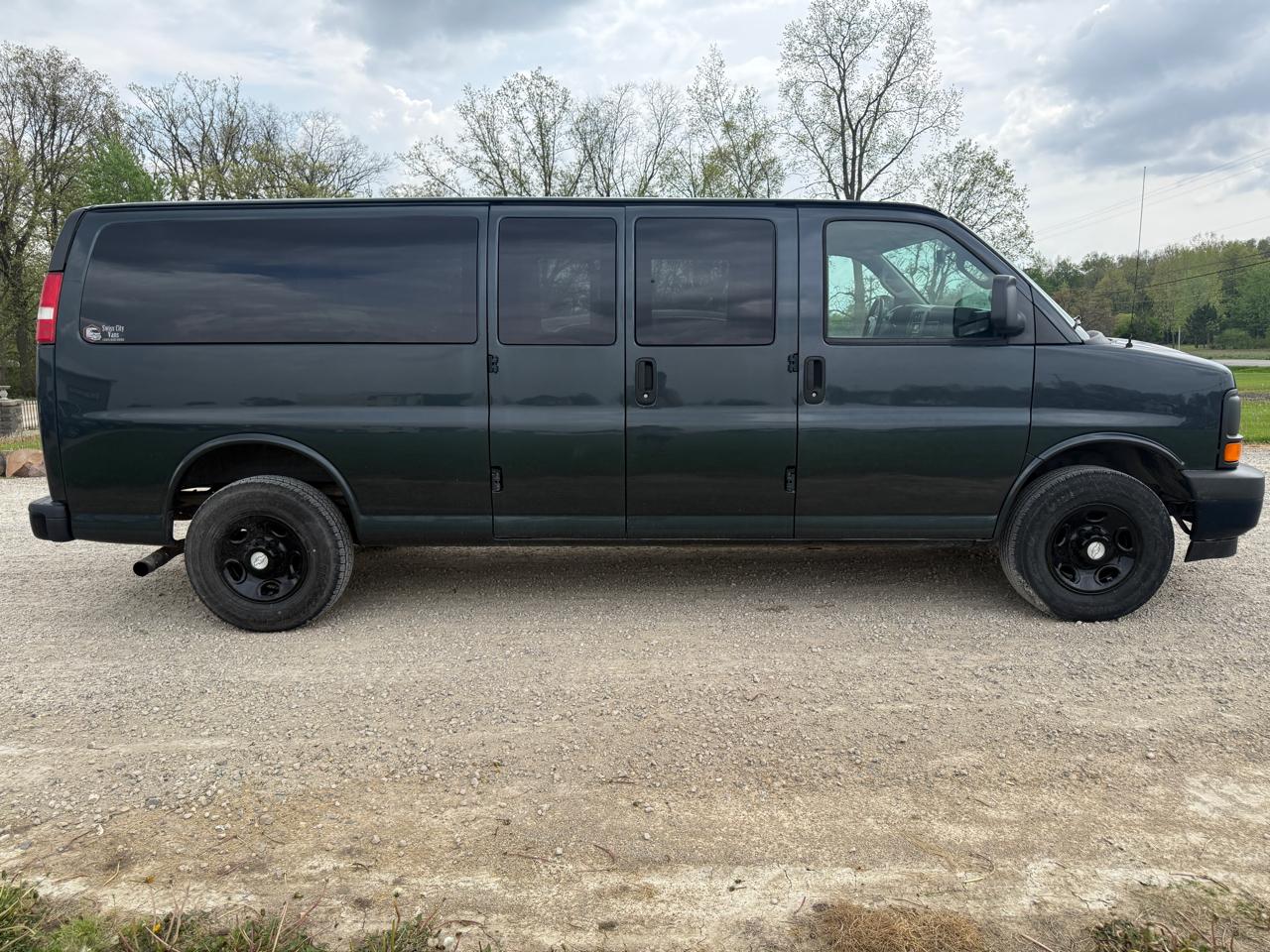 Chevrolet Express Passenger RWD 3500 155" LS w/1LS 2017
