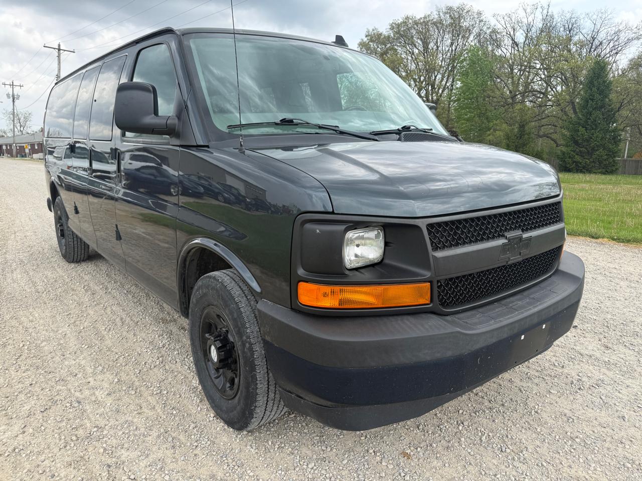 Chevrolet Express Passenger RWD 3500 155" LS w/1LS 2017