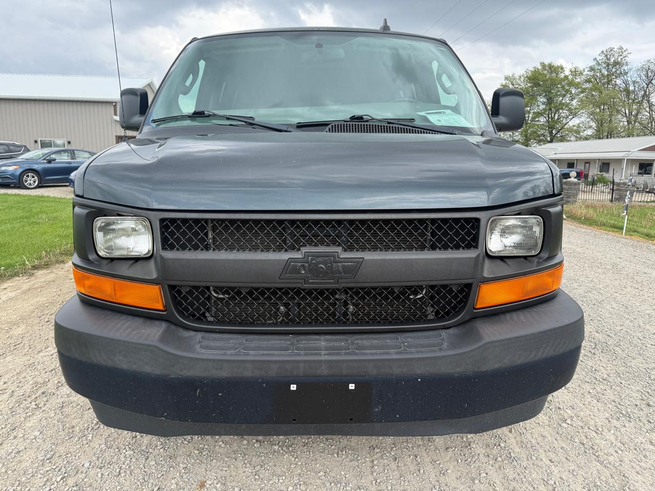 Chevrolet Express Passenger RWD 3500 155" LS w/1LS 2017