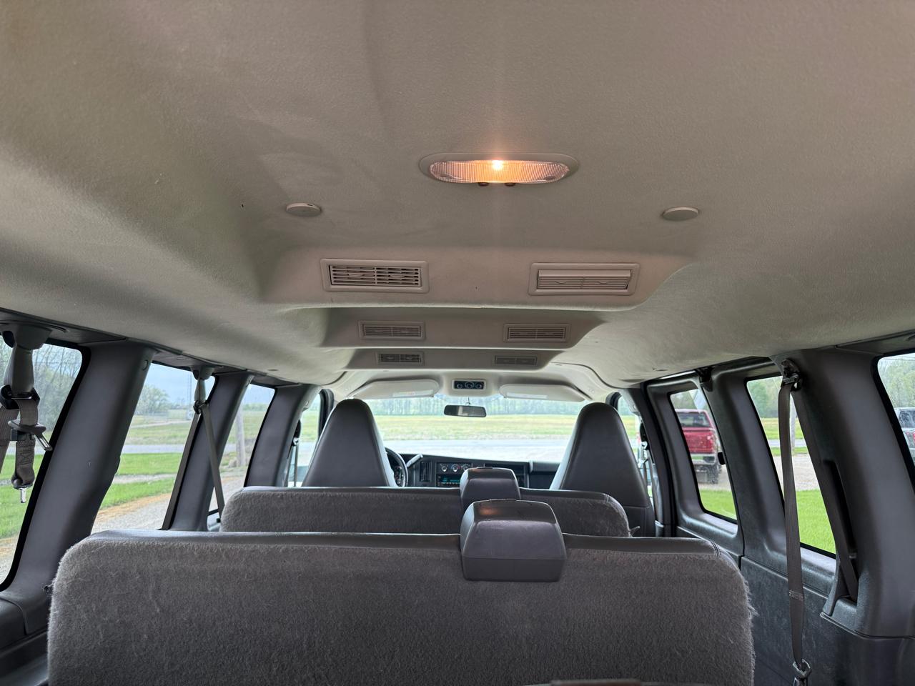 Chevrolet Express Passenger RWD 3500 155" LS w/1LS 2017