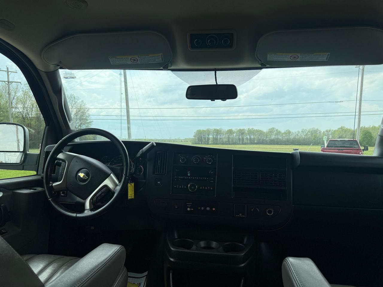 Chevrolet Express Passenger RWD 3500 155" LS w/1LS 2017