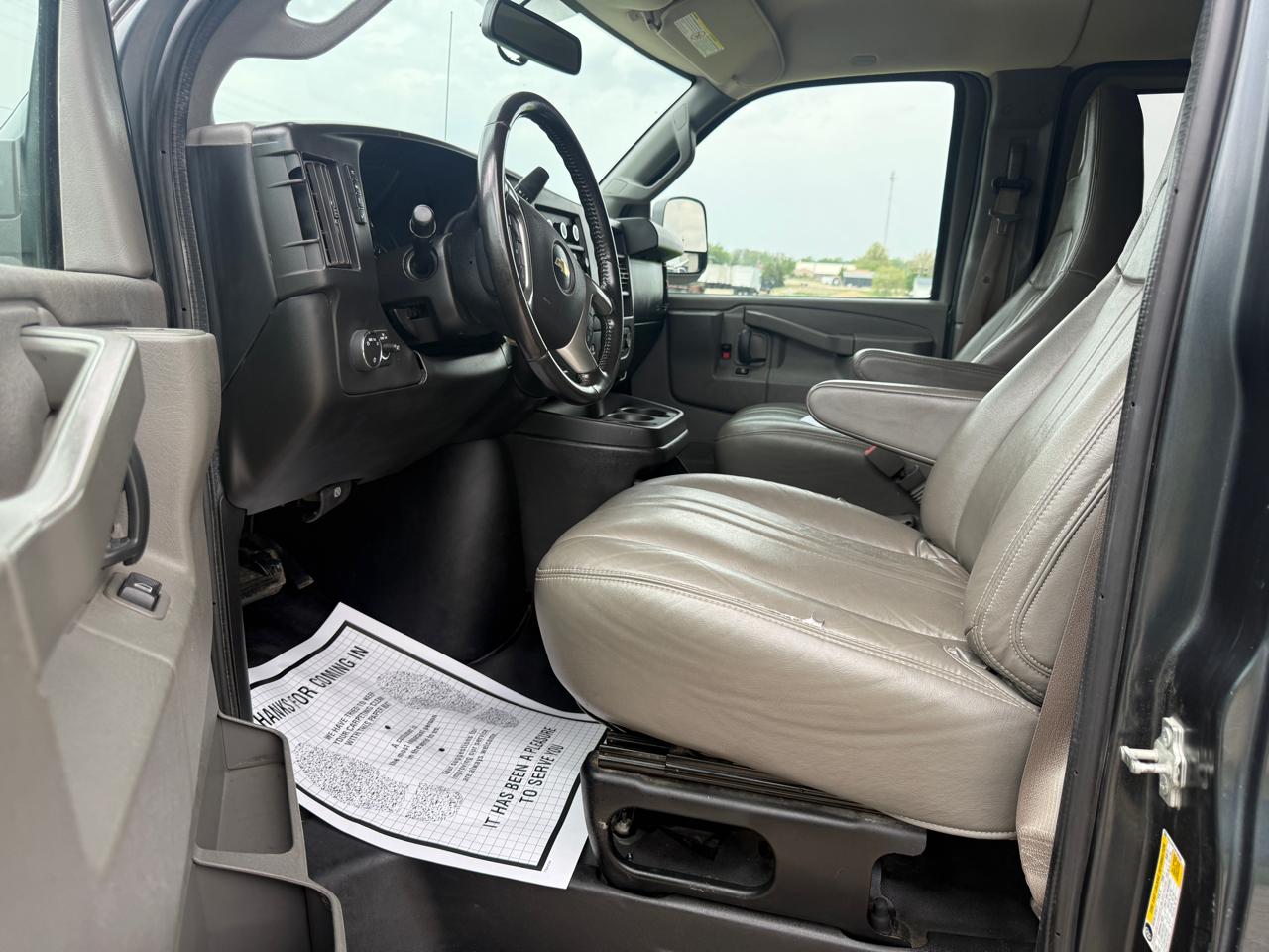 Chevrolet Express Passenger RWD 3500 155" LS w/1LS 2017