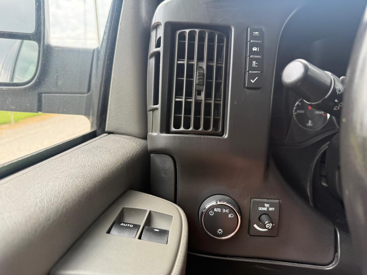 Chevrolet Express Passenger RWD 3500 155" LS w/1LS 2017