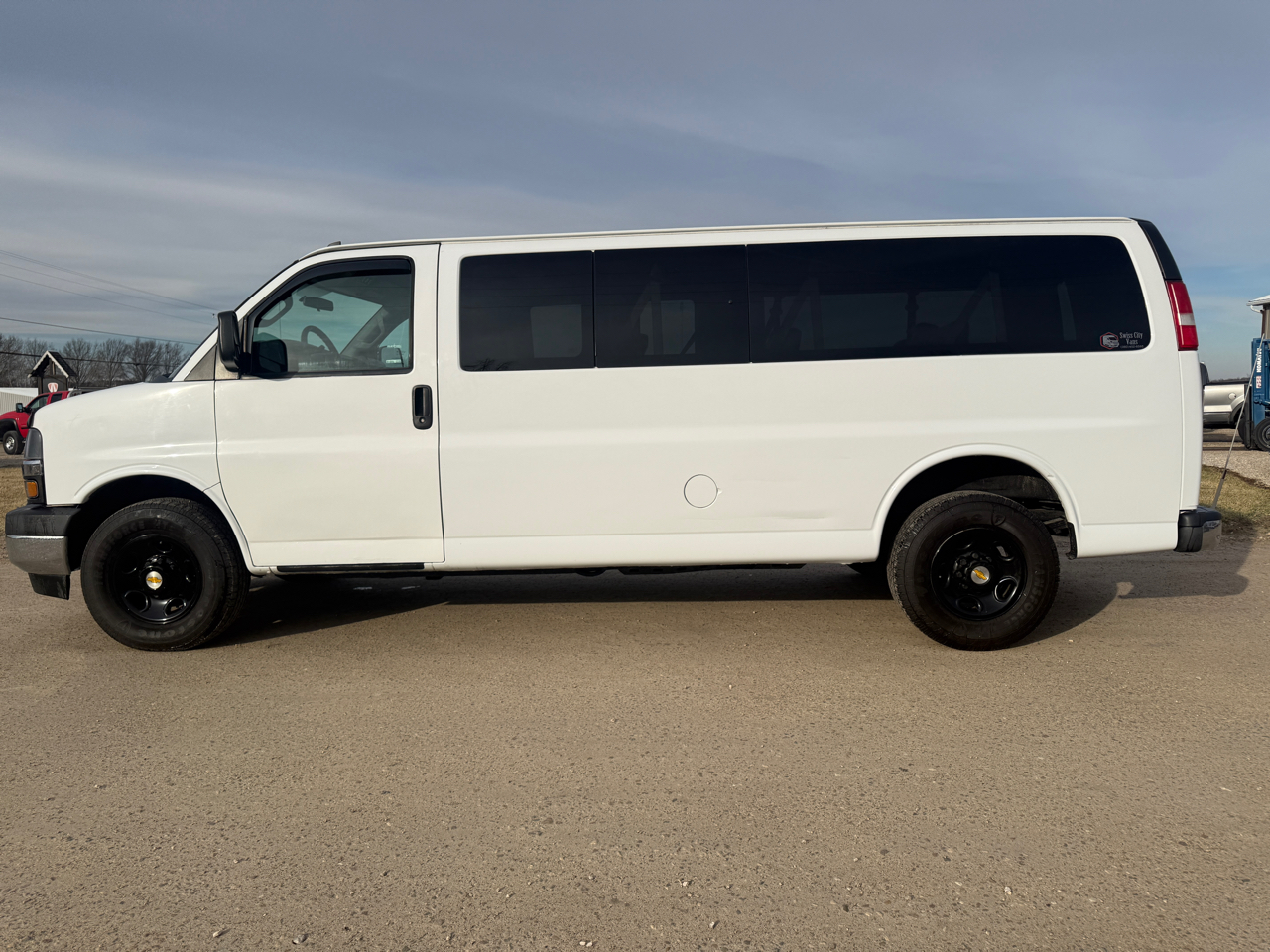 Chevrolet Express Passenger RWD 3500 155" LT w/1LT 2017