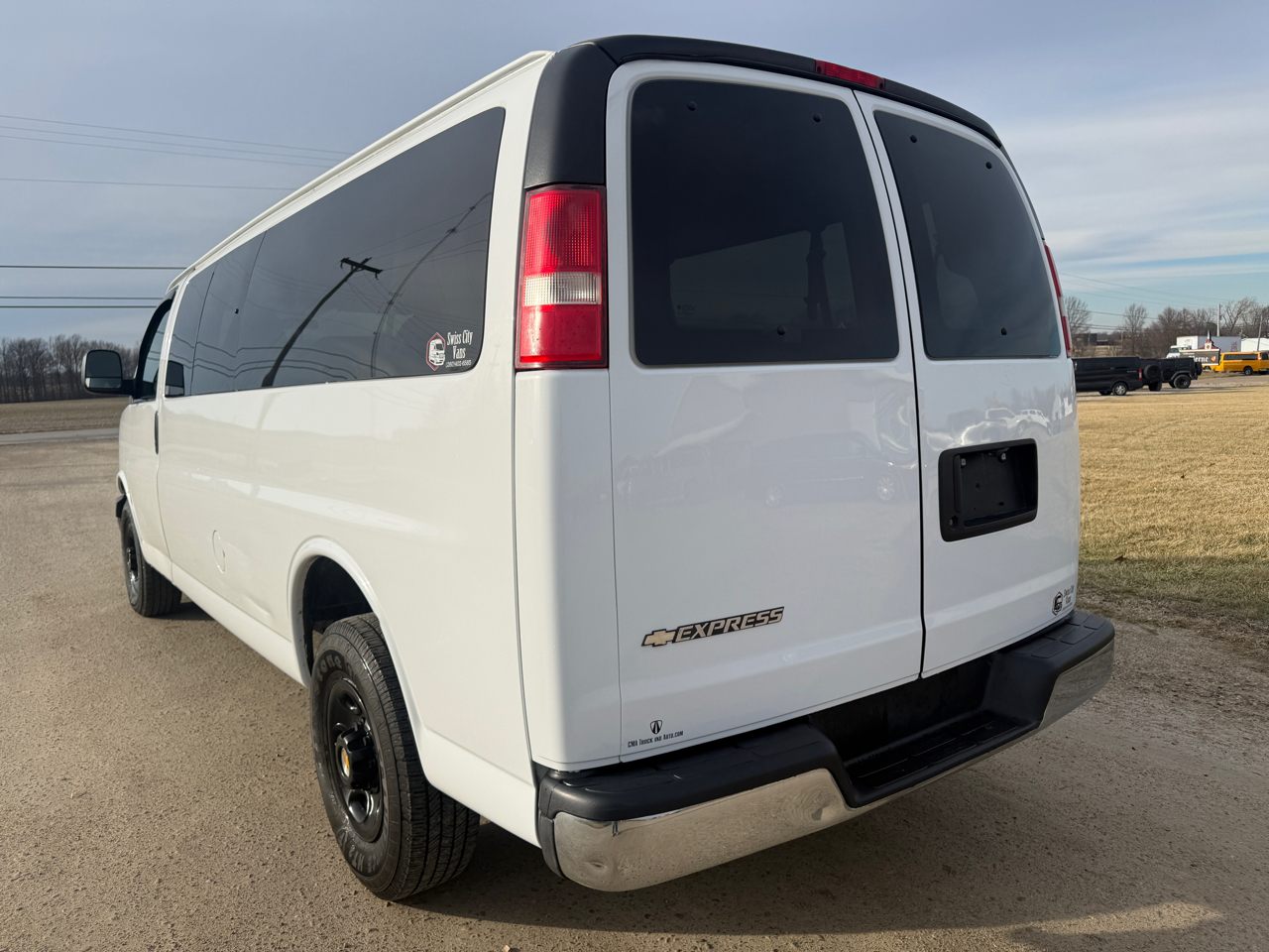 Chevrolet Express Passenger RWD 3500 155" LT w/1LT 2017