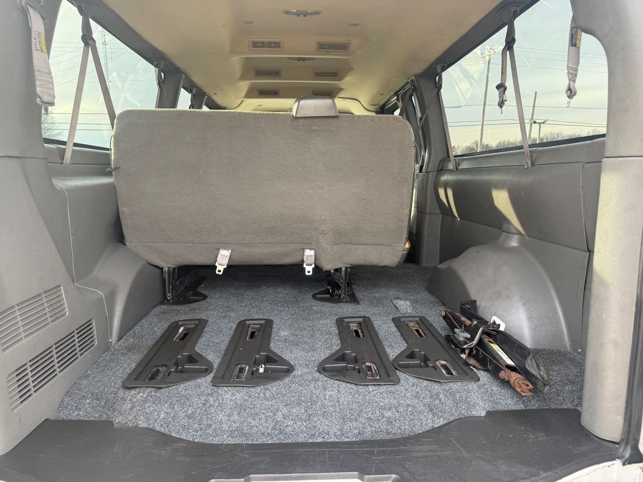 Chevrolet Express Passenger RWD 3500 155" LT w/1LT 2017