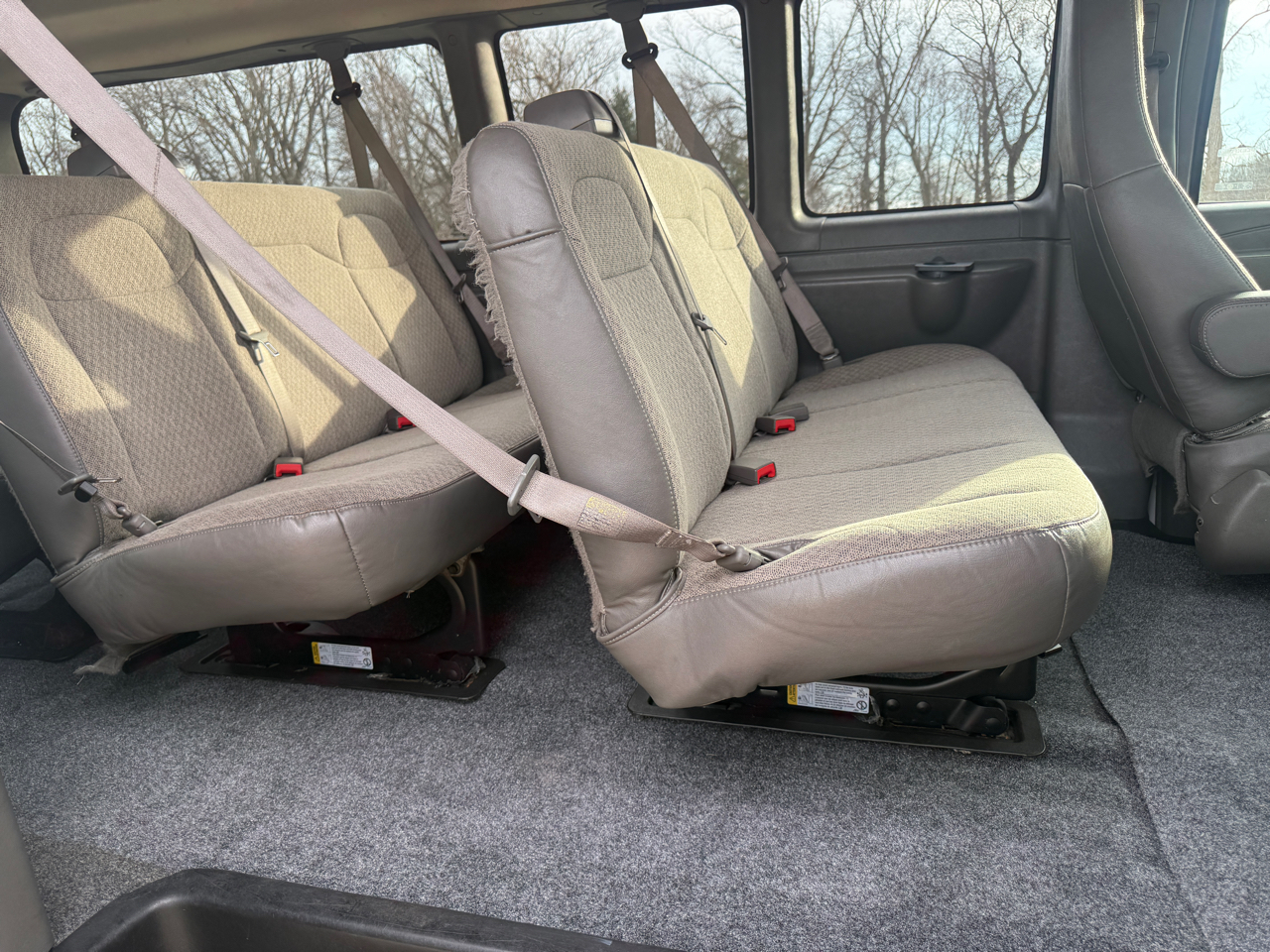 Chevrolet Express Passenger RWD 3500 155" LT w/1LT 2017