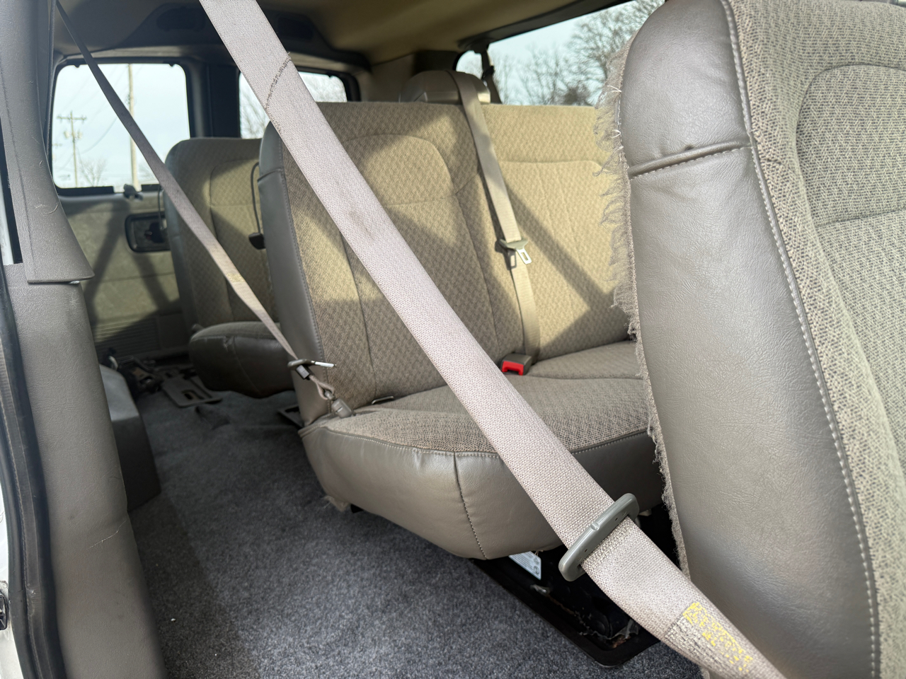 Chevrolet Express Passenger RWD 3500 155" LT w/1LT 2017