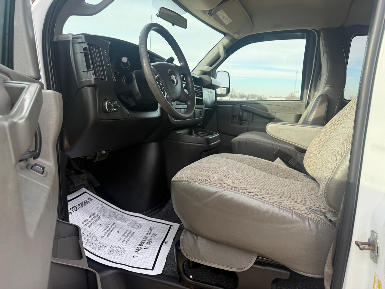 Chevrolet Express Passenger RWD 3500 155" LT w/1LT 2017