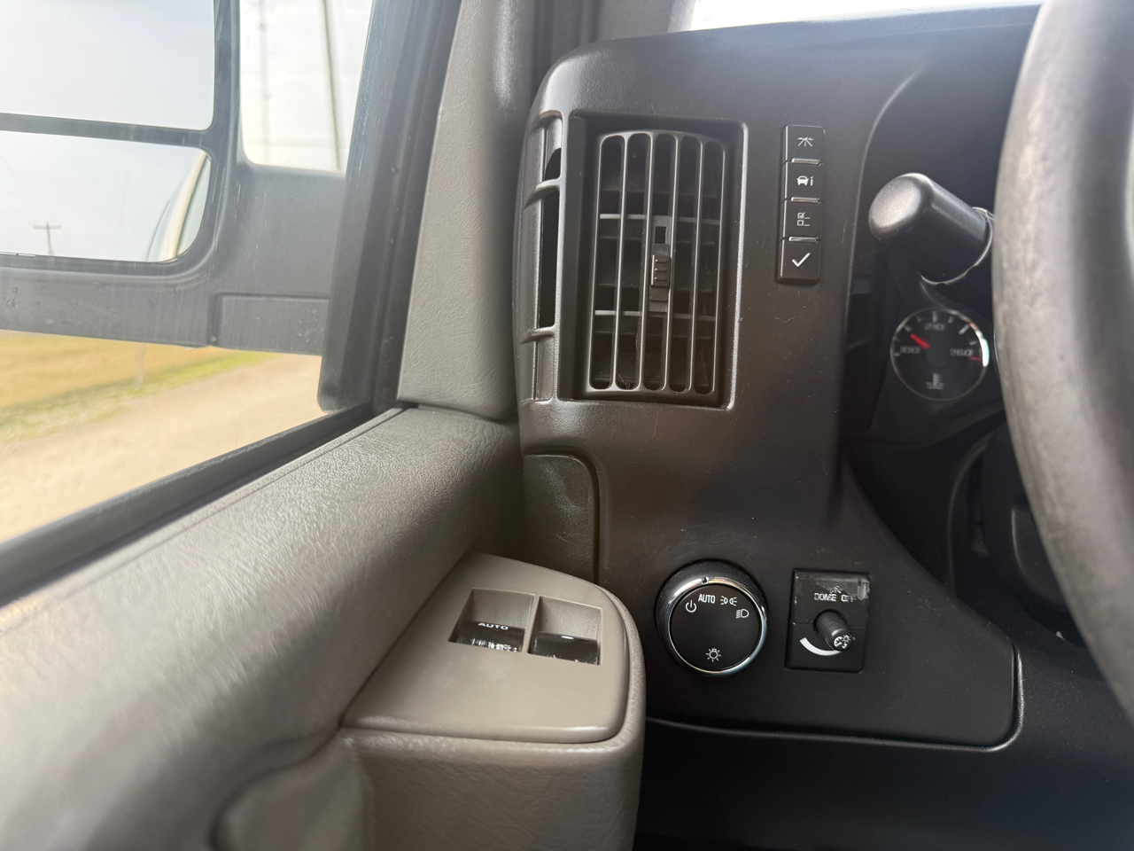 Chevrolet Express Passenger RWD 3500 155" LT w/1LT 2017