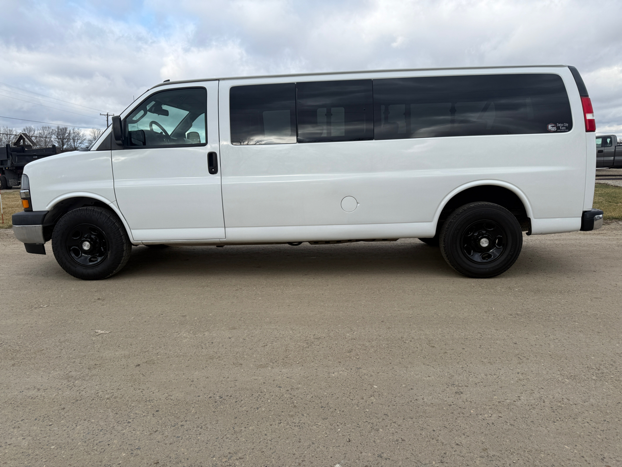Chevrolet Express Passenger RWD 3500 155" LT 2020