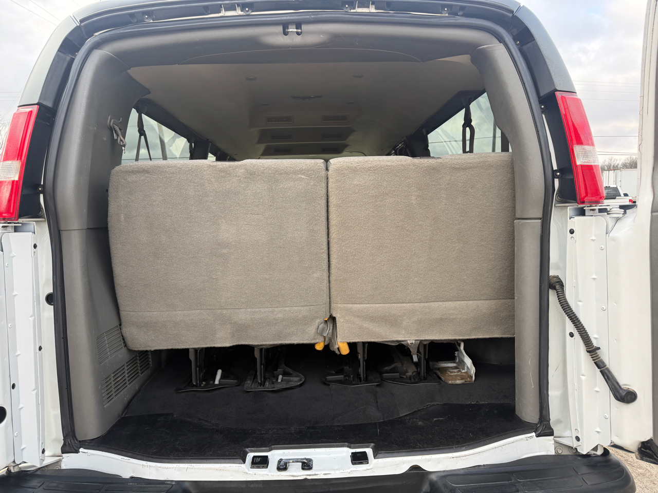 Chevrolet Express Passenger RWD 3500 155" LT 2020