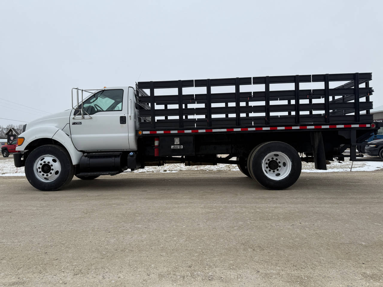 Ford Super Duty F-750 Straight Frame Reg Cab XLT 2011
