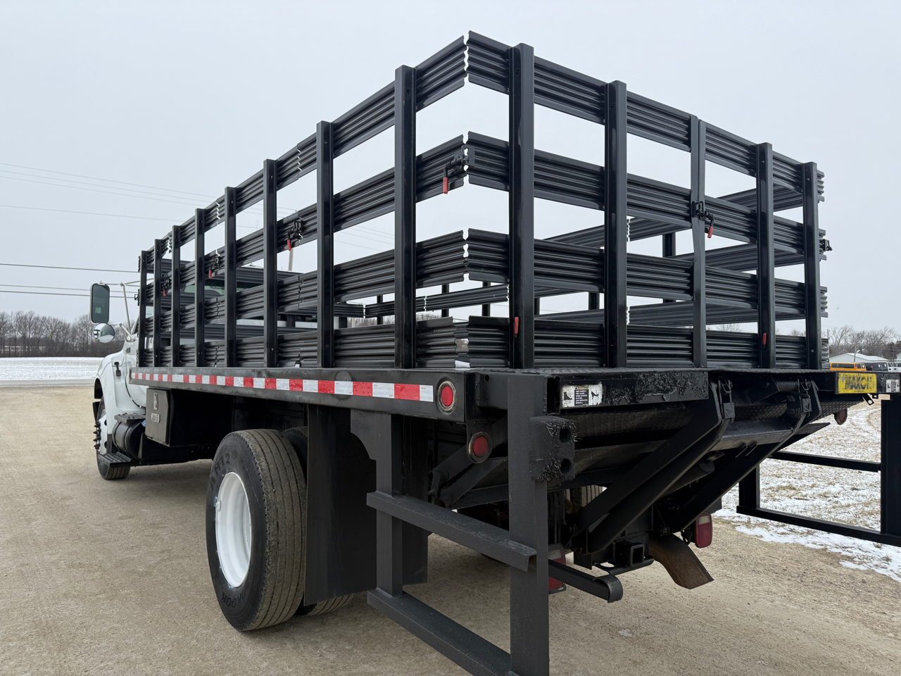 Ford Super Duty F-750 Straight Frame Reg Cab XLT 2011
