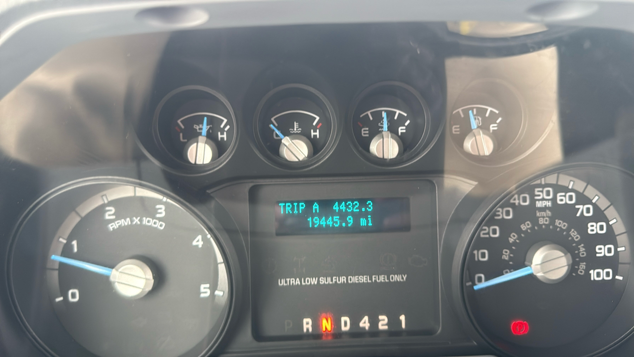 Ford Super Duty F-750 Straight Frame Reg Cab XLT 2011