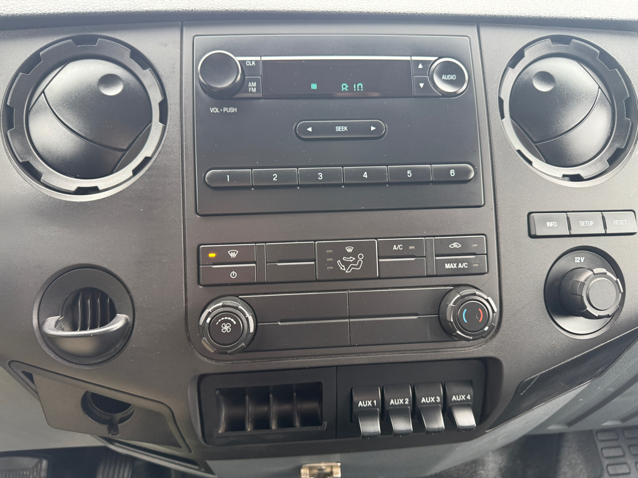 Ford Super Duty F-750 Straight Frame Reg Cab XLT 2011